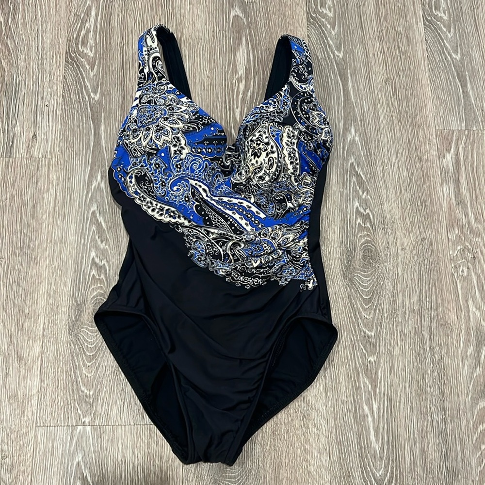 Miraclesuit one piece with padded underwire. Scoop back. Great condition